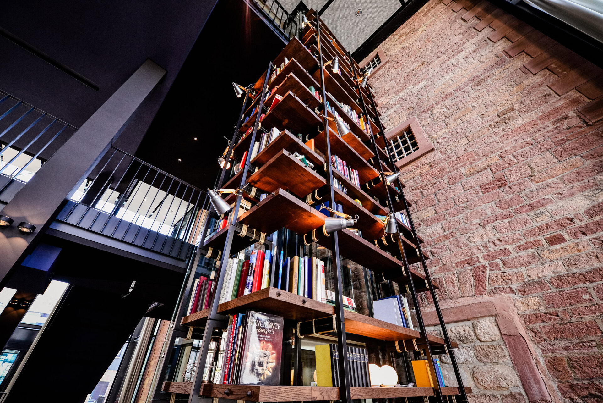 Bücherregal - Hotel Liberty