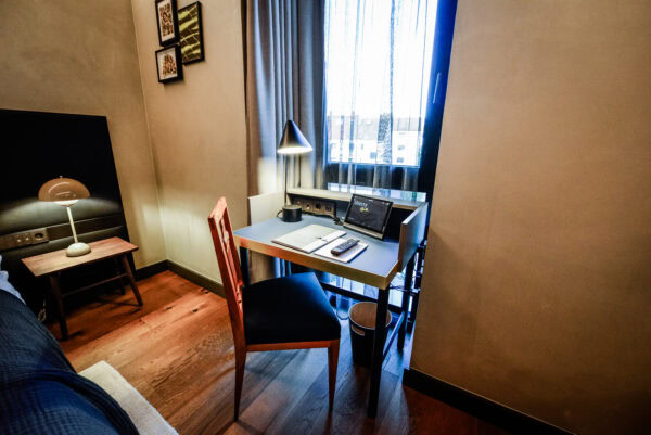 Classic Room Work Area - Hotel Liberty