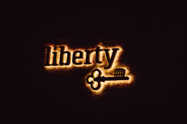 Hotel Liberty Logowand