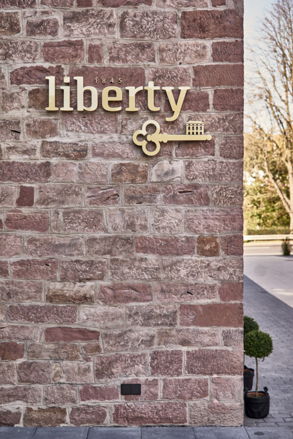 Logo in der Mauer - Hotel Liberty